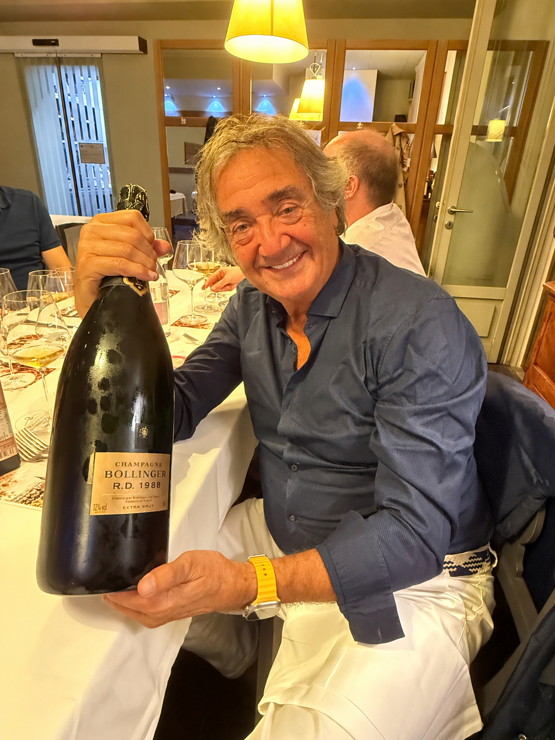 Il professor Guido Fanelli con il Jeroboam di Bollinger R.D. 1988.
