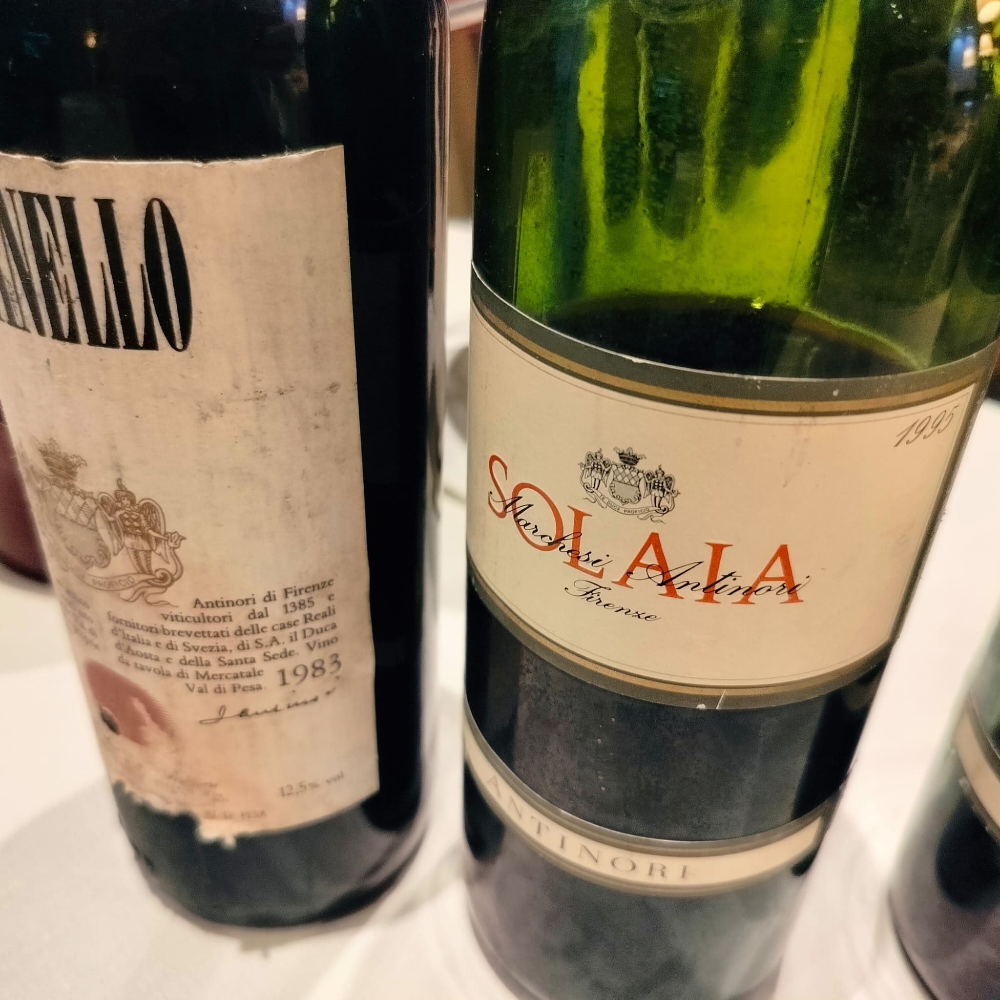Tignanello 1983 e Solaia 1995: le etichette storiche, da vicino.
