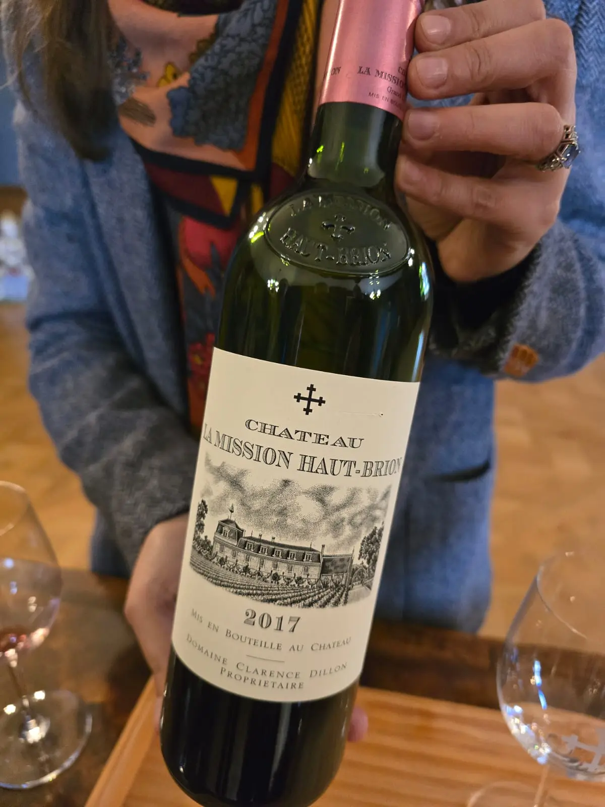 Bottiglia di Château La Mission Haut-Brion 2017 presentata durante la degustazione